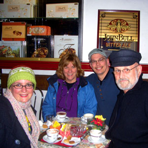 kathy, sarah, mike, smith -foto by coffee shop waiter